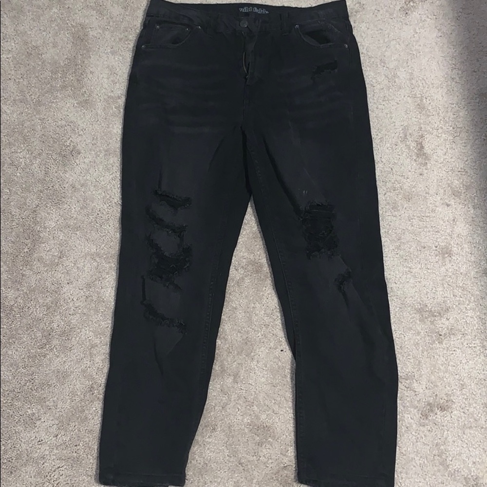 Black ripped high rise mom jeans! 👖